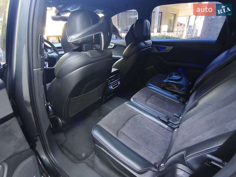 Внедорожник / Кроссовер Audi Q7 2016 в Днепре