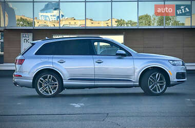 Позашляховик / Кросовер Audi Q7 2017 в 