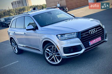 Позашляховик / Кросовер Audi Q7 2017 в 
