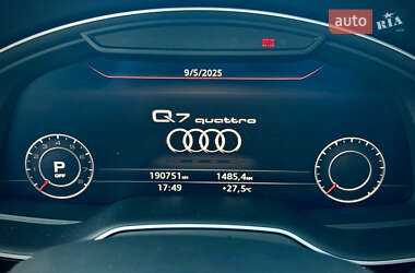 Позашляховик / Кросовер Audi Q7 2017 в 