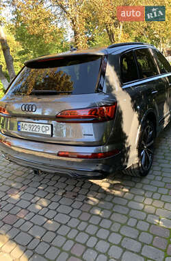 Внедорожник / Кроссовер Audi Q7 2020 в 
