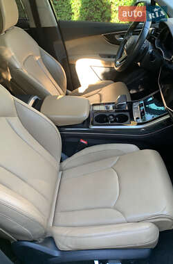 Внедорожник / Кроссовер Audi Q7 2020 в 