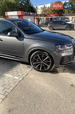 Внедорожник / Кроссовер Audi Q7 2020 в 