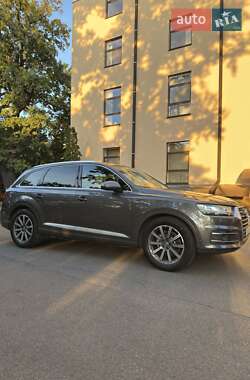 Позашляховик / Кросовер Audi Q7 2018 в 