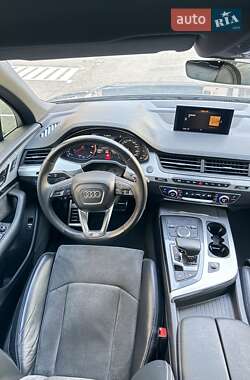 Позашляховик / Кросовер Audi Q7 2018 в 