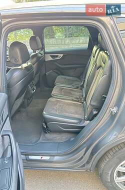 Позашляховик / Кросовер Audi Q7 2018 в 