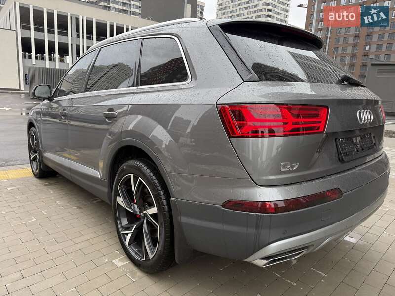 Позашляховик / Кросовер Audi Q7 2016 в Києві