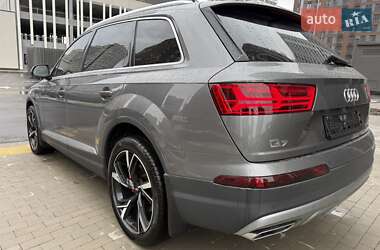 Внедорожник / Кроссовер Audi Q7 2016 в 
