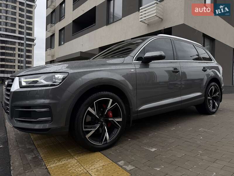 Позашляховик / Кросовер Audi Q7 2016 в Києві