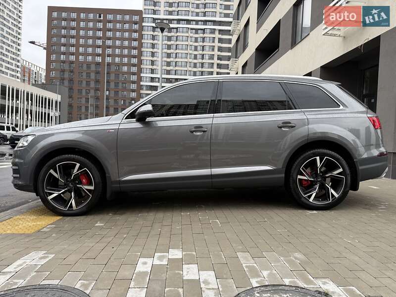 Позашляховик / Кросовер Audi Q7 2016 в Києві