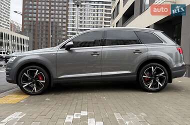 Внедорожник / Кроссовер Audi Q7 2016 в 