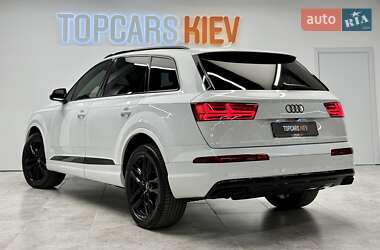 Позашляховик / Кросовер Audi Q7 2018 в 