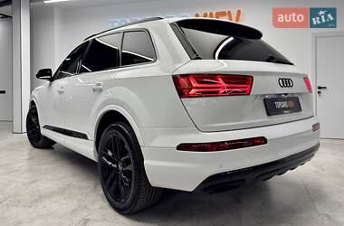 Позашляховик / Кросовер Audi Q7 2018 в 