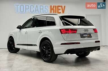 Позашляховик / Кросовер Audi Q7 2018 в 