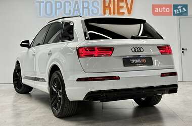 Позашляховик / Кросовер Audi Q7 2018 в 