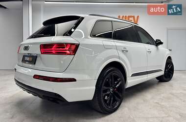 Позашляховик / Кросовер Audi Q7 2018 в 