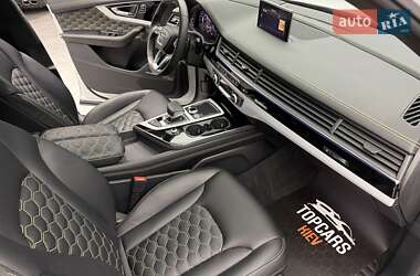 Позашляховик / Кросовер Audi Q7 2018 в 