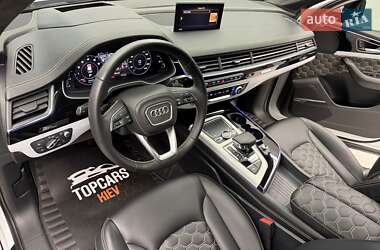 Позашляховик / Кросовер Audi Q7 2018 в 