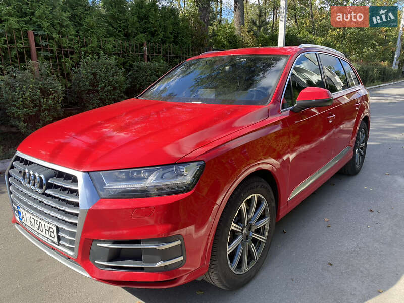 Внедорожник / Кроссовер Audi Q7 2015 в 