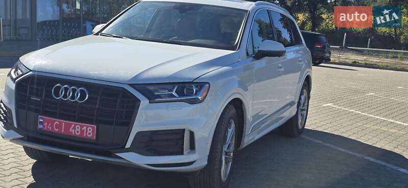 Внедорожник / Кроссовер Audi Q7 2021 в 