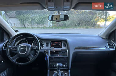 Позашляховик / Кросовер Audi Q7 2010 в 