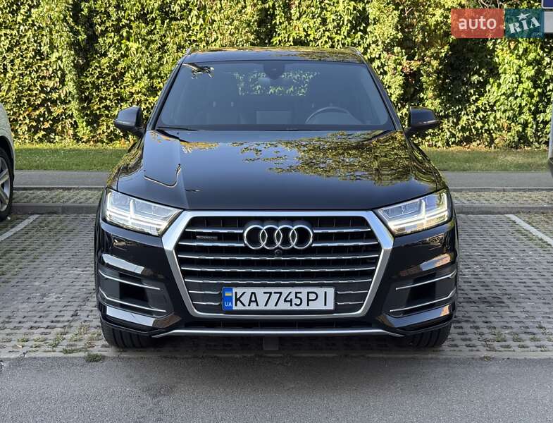 Позашляховик / Кросовер Audi Q7 2016 в 