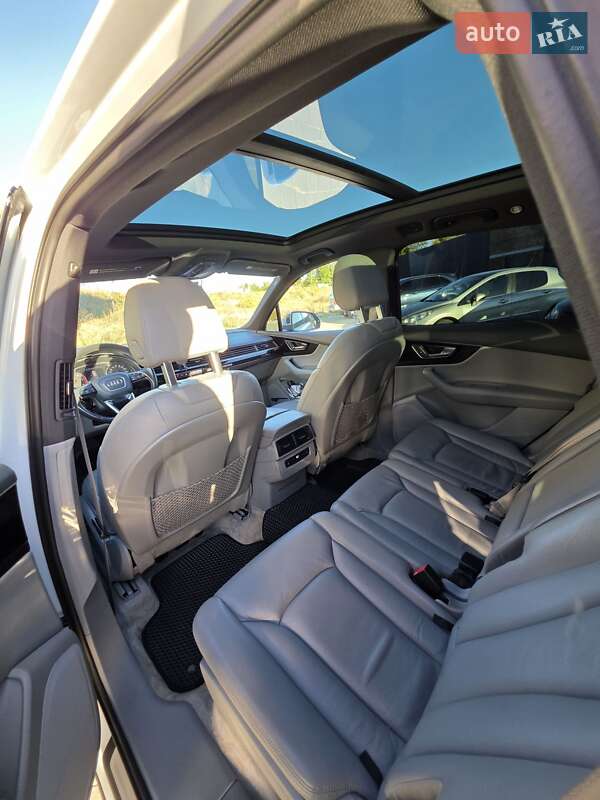 Внедорожник / Кроссовер Audi Q7 2016 в Хмельницком