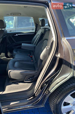 Позашляховик / Кросовер Audi Q7 2013 в 