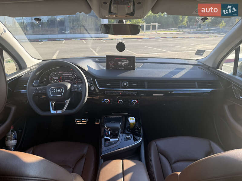 Внедорожник / Кроссовер Audi Q7 2017 в Измаиле