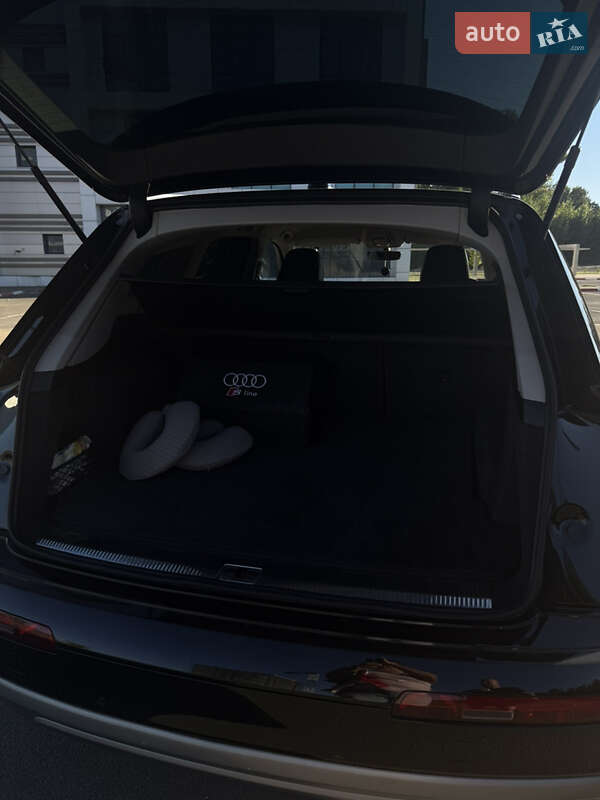 Внедорожник / Кроссовер Audi Q7 2017 в Измаиле