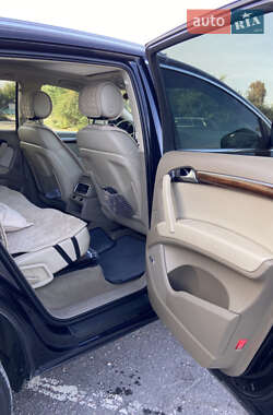 Позашляховик / Кросовер Audi Q7 2011 в 