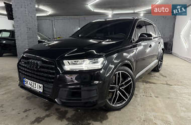 Позашляховик / Кросовер Audi Q7 2015 в 