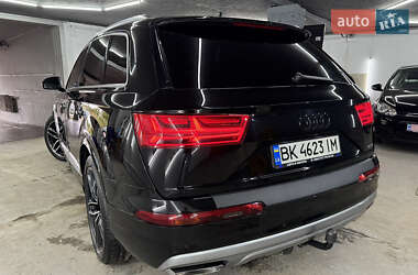 Позашляховик / Кросовер Audi Q7 2015 в 