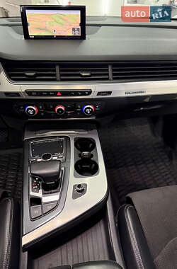 Позашляховик / Кросовер Audi Q7 2015 в 