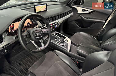 Позашляховик / Кросовер Audi Q7 2015 в 