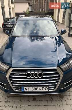 Позашляховик / Кросовер Audi Q7 2018 в 