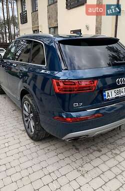 Позашляховик / Кросовер Audi Q7 2018 в 