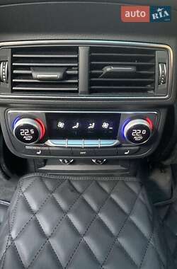 Позашляховик / Кросовер Audi Q7 2018 в 