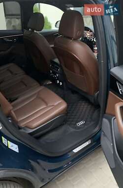 Позашляховик / Кросовер Audi Q7 2018 в 