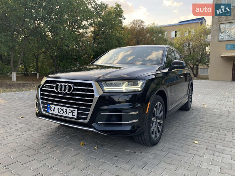 Внедорожник / Кроссовер Audi Q7 2016 в 