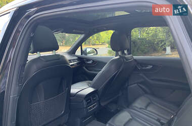 Внедорожник / Кроссовер Audi Q7 2016 в 