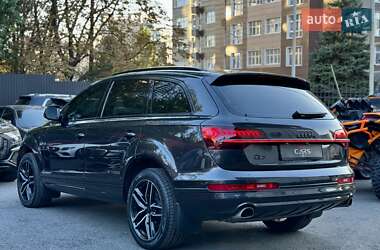 Позашляховик / Кросовер Audi Q7 2013 в 