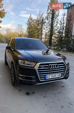 Позашляховик / Кросовер Audi Q7 2017 в 