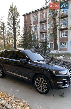 Позашляховик / Кросовер Audi Q7 2017 в 