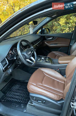 Позашляховик / Кросовер Audi Q7 2017 в 