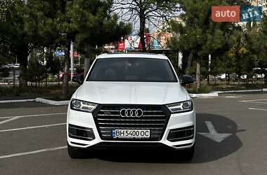 Внедорожник / Кроссовер Audi Q7 2017 в 
