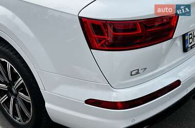 Внедорожник / Кроссовер Audi Q7 2017 в 