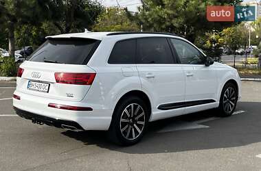 Внедорожник / Кроссовер Audi Q7 2017 в 