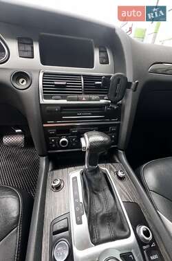 Позашляховик / Кросовер Audi Q7 2012 в 