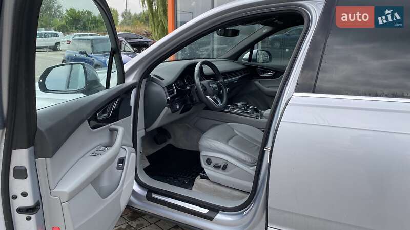 Позашляховик / Кросовер Audi Q7 2016 в Ужгороді